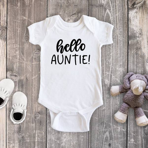 Hello Auntie! Pregnancy Reveal White Bodysuit